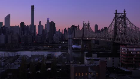 Abendaufnahme-Der-Skyline-Von-New-York-City-Und-Der-Queensboro-Bridge-1