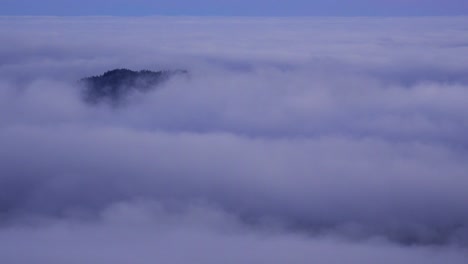 Lapso-De-Tiempo-De-Nubes-Y-Niebla-Moviéndose-A-Través-Del-Rango-De-Cascada-De-Oregon-1