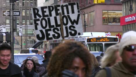 The-busy-streets-of-Manhattan-New-York-include-religious-people-urging-conversion-to-Jesus-2