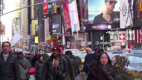 Calles-Llenas-De-Gente-En-Times-Square-De-Nueva-York