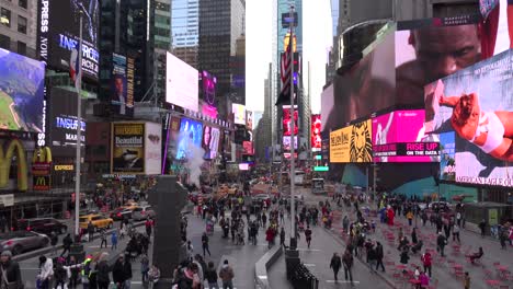 Calles-Llenas-De-Gente-En-Times-Square,-Nueva-York-1