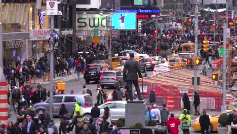 Multitudes-De-Coches-Y-Peatones-En-Times-Square-De-Nueva-York