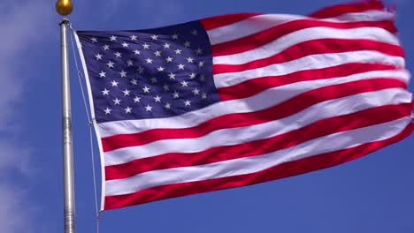 La-Bandera-Estadounidense-Ondea-Al-Viento
