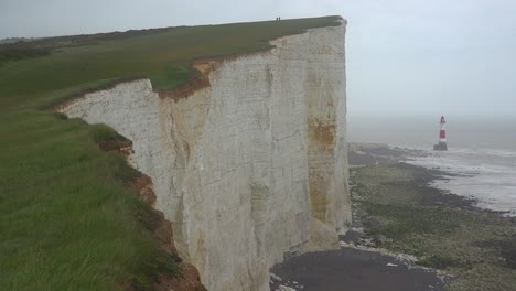 Un-Faro-A-Lo-Largo-De-Los-Acantilados-Blancos-De-Dover,-Cerca-De-Beachy-Head,-En-El-Sur-De-Inglaterra-2