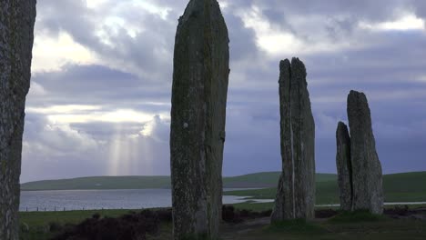 Las-Piedras-Celtas-Circulares-De-Brodgar-Sagradas-En-Las-Islas-De-Las-Orcadas-En-El-Norte-De-Escocia-5