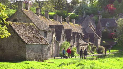 Tourists-walk-through-the-beautiful-and-well-preserved-old-English-town-of-Bilbury