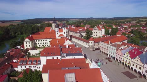 Eine-Antenne-über-Dem-Malerischen-Dorf-Telc-In-Tschechien-2