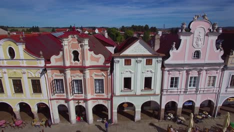 Una-Antena-Sobre-El-Pintoresco-Pueblo-De-Telc-En-La-República-Checa-4