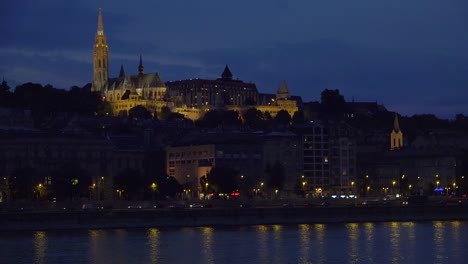 View-at-night-over-the-Danube-Río-in-Budapest-Hungary