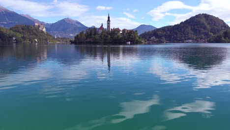 Beautiful-establishing-shot-of-Lake-Bled-and-island-castle-Slovenia