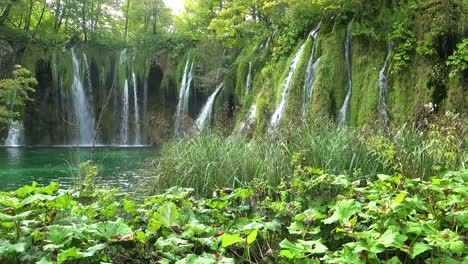Beautiful-waterfalls-flow-through-lush-green-jungle-at-Plitvice-National-Park-in-Croatia