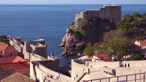 Schöne-Aussicht-über-Die-Bucht-Der-Altstadt-Von-Dubrovnik-Kroatien