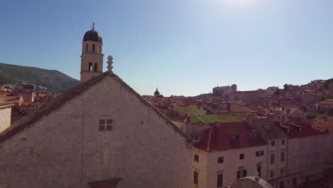 Hermosa-Vista-De-Viaje-Sobre-La-Ciudad-Vieja-De-Dubrovnik,-Croacia-2