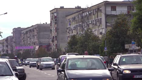 Verkehr-Geht-Auf-Den-Straßen-Der-Innenstadt-Von-Shkoder-Albanien-1