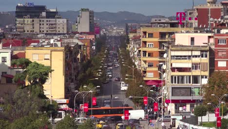 Una-Vista-Del-Tráfico-Y-Las-Calles-Del-Centro-De-Tirana-Albania