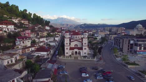 Beautiful-vista-aérea-shot-over-Berat-Albania-1