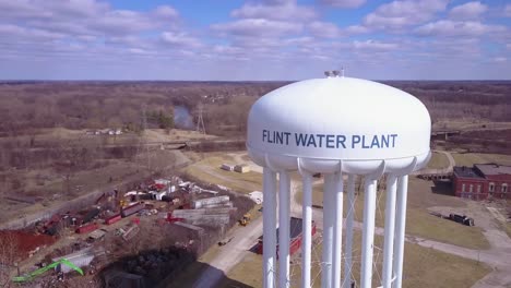 Antena-Sobre-Los-Tanques-De-Agua-De-Flint-Michigan-Durante-La-Infame-Crisis-Del-Agua-De-Flint-3