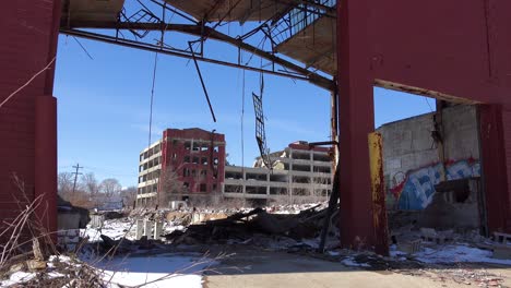 Antigua-Fábrica-Deteriorada-Y-Destruida-Cerca-De-Detroit,-Michigan