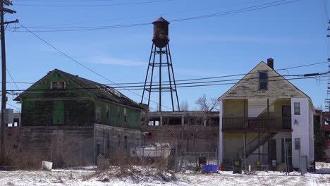 Viejas-Casas-Abandonadas-Y-Fábricas-Abandonadas-En-Una-Sección-Del-Gueto-Del-Centro-De-Detroit,-Michigan-1