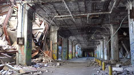 Interior-of-an-abandoned-and-collapsing-automobile-manufacturing-factory-in-Detroit-Michigan