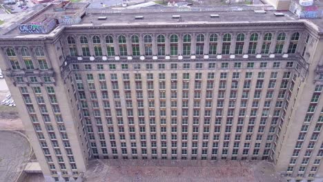 Aerial-of-the-exterior-of-the-abandoned-central-train-station-in-Detroit-Michigan