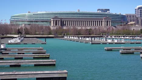 Chicago-Soldier-Field-with-harbor-in-foreground