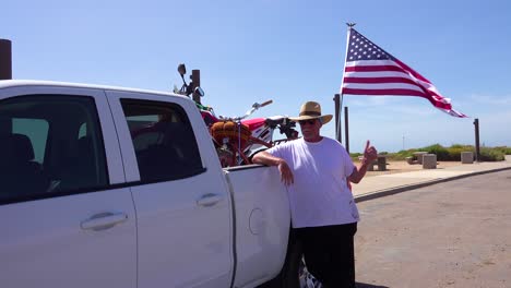 An-American-minuteman-patrols-the-US-Mexico-border