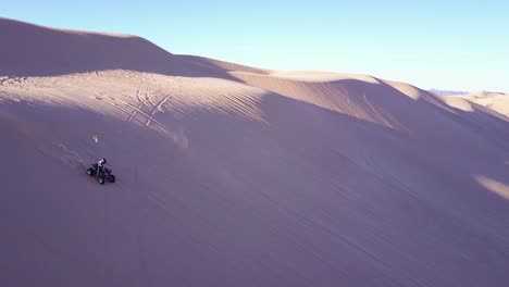 Dune-buggies-and-ATVs-race-across-the-Imperial-Sand-Dunes-in-California-12