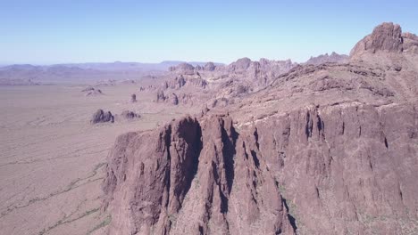 Eine-Antenne-über-Den-Kargen-Und-Hohen-Gipfeln-Der-Sonora-wüste-In-Arizona-1