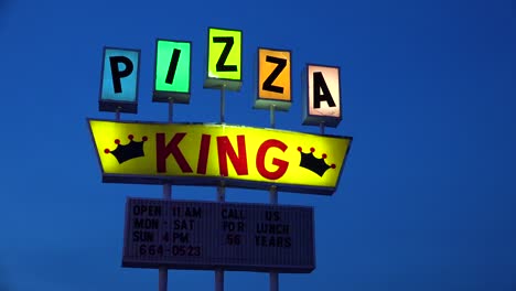 A-retro-neon-sign-identifies-the-Pizza-King-restaurant