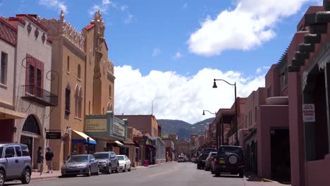 Establishing-shot-of-a-main-street-in-Santa-Fe-New-Mexico