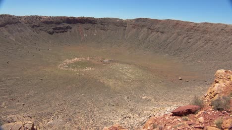Una-Sartén-A-Través-Del-Cráter-De-Meteoritos-Arizona