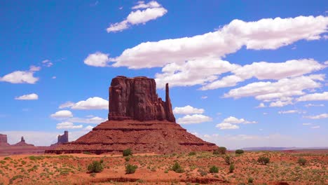 Beautiful-time-lapse-shot-of-Monument-Valley-Utah-1