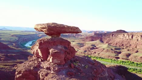 A-remarkable-aerial-over-the-Mexican-Hat-rock-formation-in-southern-Utah-3