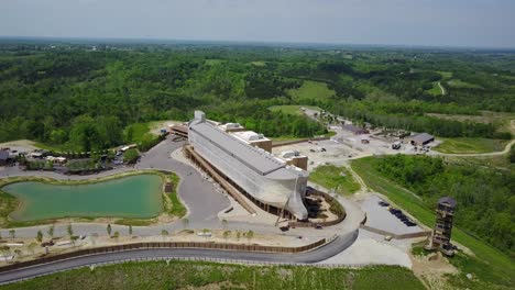 An-vista-aérea-over-a-replica-of-Noah\'s-Ark-at-the-Ark-Encounter-theme-park-in-Kentucky-2