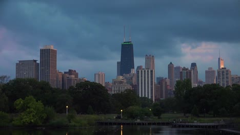 Time-laspe-day-to-night-of-Chicago-downtown-skyline-near-Lincoln-Park