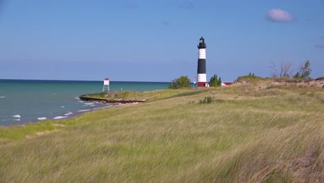 El-Gran-Faro-De-Sable-Point-Cerca-De-Ludington-Michigan-Es-Un-Hermoso-Hito-De-Los-Grandes-Lagos-4