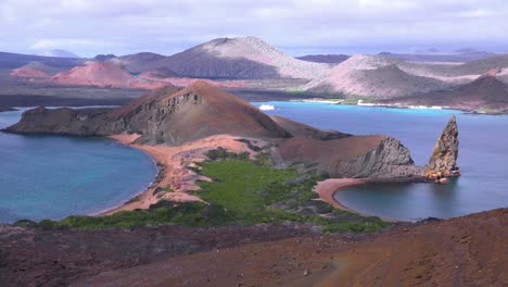 Establishing-shot-of-the-Galapagos-Islands-in-Ecuador-with-Pinnacle-Rock-in-distance-1