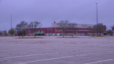 2017---Macys-closes-some-stores-around-America-resulting-in-empty-malls-and-abandoned-parking-lots-1