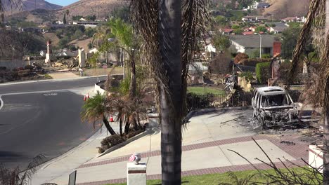 Ein-Viertel-In-Ventura-Kalifornien,-Das-2017-Vom-Thomas-brand-Verwüstet-Wurde-1