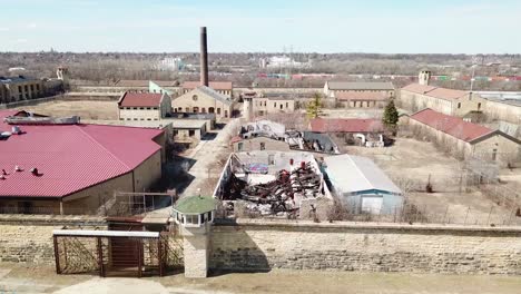 Antenne-Des-Verfallenen-und-Verlassenen-Joliet-Gefängnisses-Oder-Des-Gefängnisses-Eine-Historische-Stätte-Seit-Dem-Bau-In-Den-1880er-Jahren
