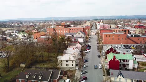 Antena-Sobre-Martinsburg-Virginia-Occidental-Muestra-Una-Típica-Ciudad-Americana