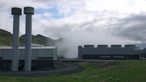 Aufnahme-Eines-Geothermischen-Kraftwerks-In-Island,-In-Dem-Sauberer-Strom-Erzeugt-Wird