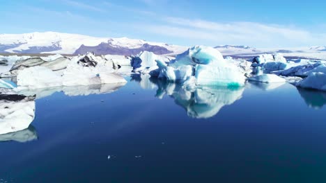 Schöne-Antenne-über-Eisbergen-In-Der-Arktischen-Gletscherlagune-Jökulsarlon-In-Island