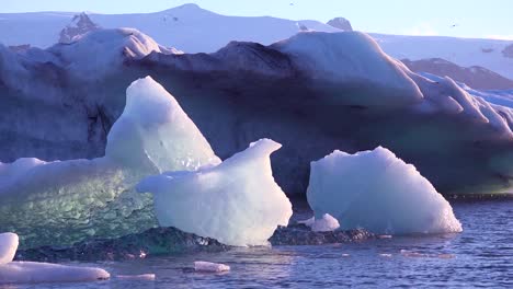 Ice-floats-in-the-frozen-Arctic-Jokulsarlon-glacier-lagoon-in-Iceland-suggesting-global-warming-4
