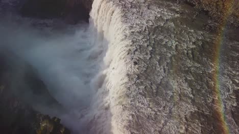 Luftaufnahme-über-Dettifoss-Island-Einer-Der-Bemerkenswertesten-Wasserfälle-Der-Welt-1