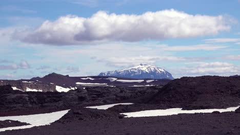 Zeitraffer-Von-Wolken,-Die-Sich-über-Die-Trostlose-Innenregion-Islands-Bewegen-2