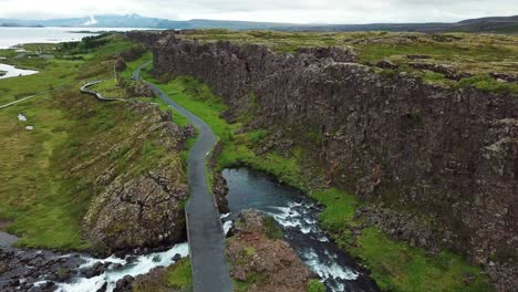 Schöne-Antenne-Des-Mittelatlantischen-Rückens,-Der-Durch-Thingvellir-Island-Verläuft-2