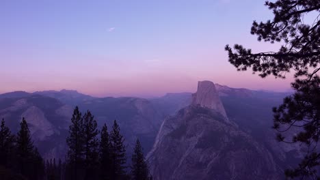 Magenta-Alpenglühen-Nach-Sonnenuntergang-Auf-Der-Halben-Kuppel-Und-Den-Hohen-Sierra-Nevada-Bergen-Vom-Washburn-Point-Yosemite-Np-2