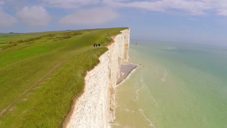 Beautiful-vista-aérea-shot-of-the-White-Cliffs-of-Dover-at-Beachy-Head-England-3